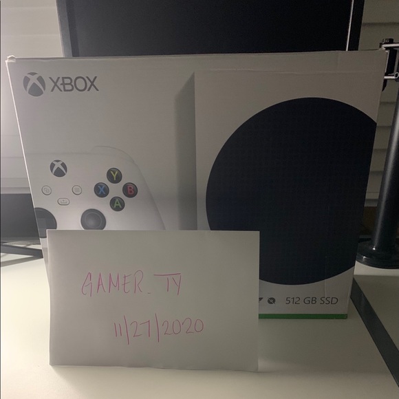 Microsoft Xbox Series S 512GB SSD White Console - Picture 4 of 8